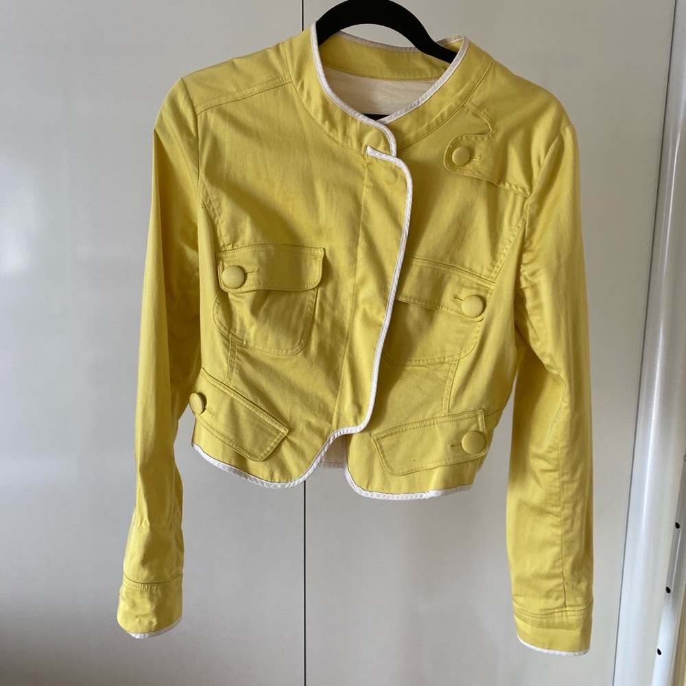 BCBG MAX AZRIA YELLOW JACKET SIZE M